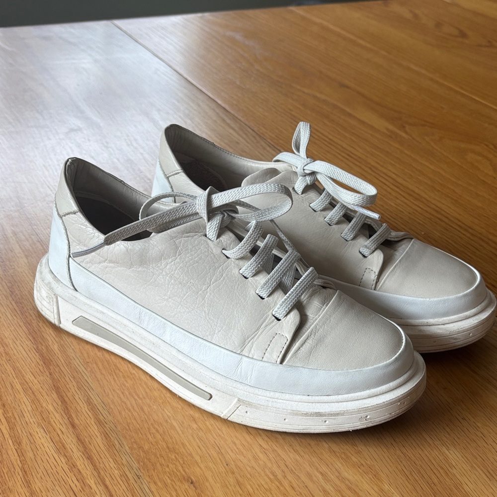 Dune women’s Cream Leather Sneakers size 7 euro 37